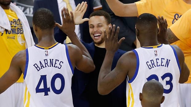 stephen-curry-knee-injury-warriors.jpg